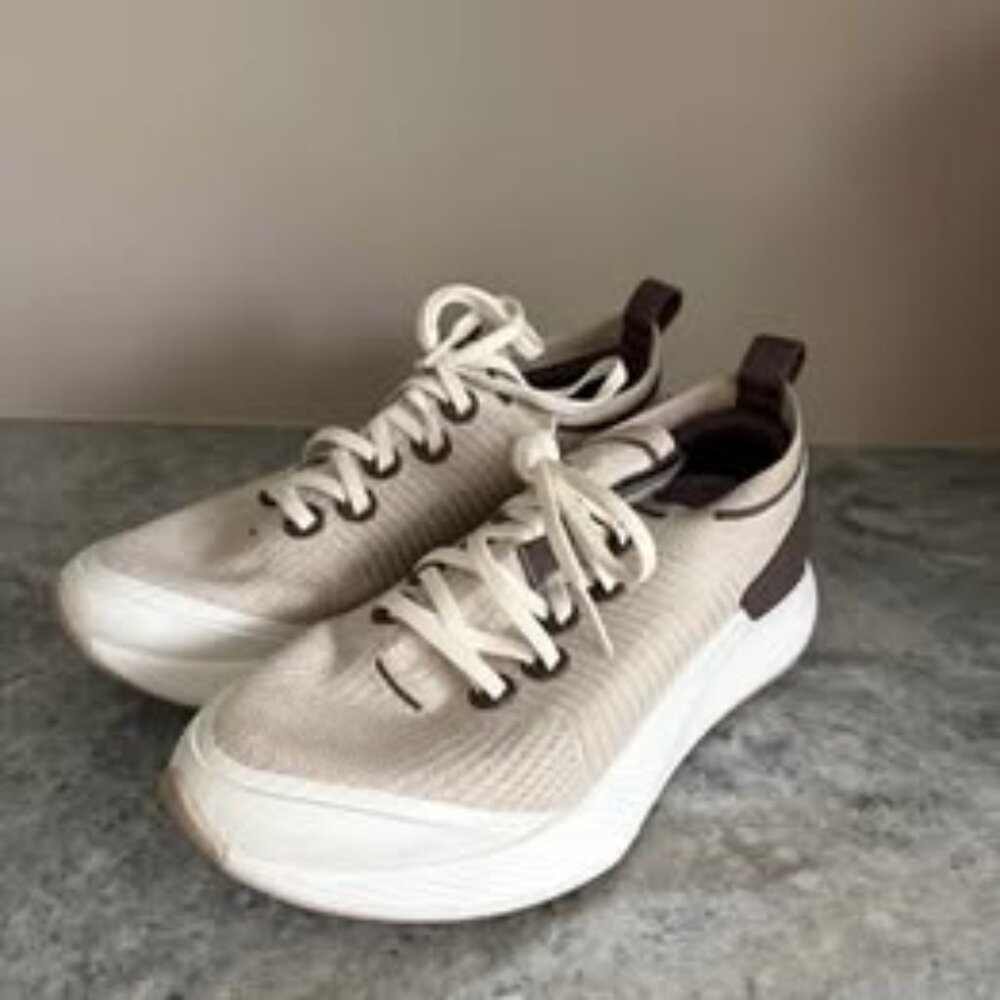 Allbirds Ladies Tree Glider Sneakers, size 7, worn twice.....like new!